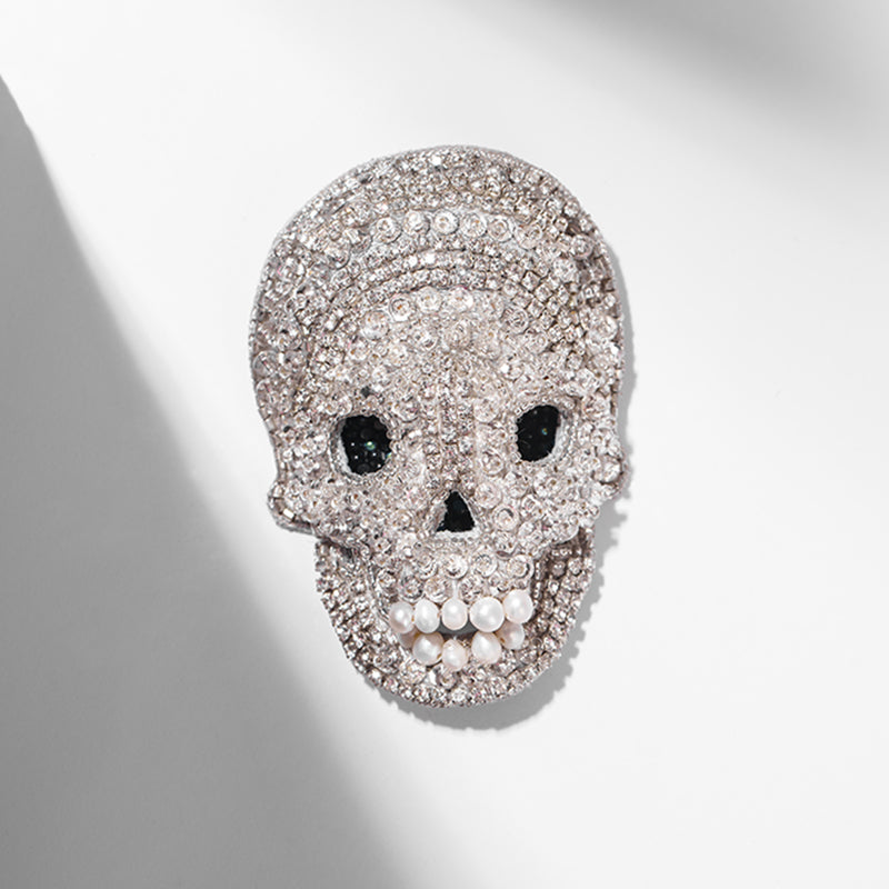 Deepa Gurnani handmade Skull On Ice Brooch in Silver color